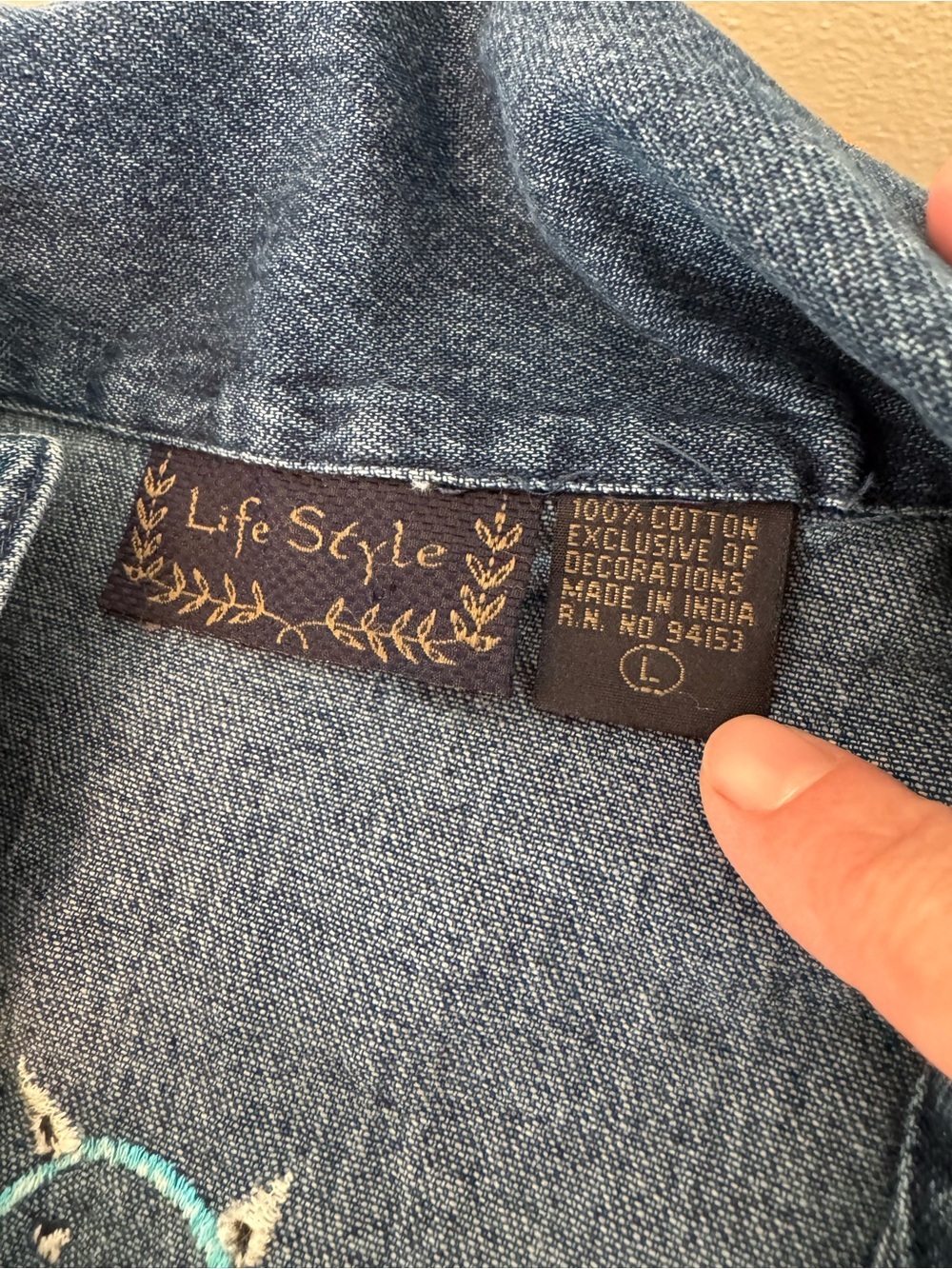 Life Style Denim Jacket Embroidered Whimsical Cat Artsy Kitschy Funky Large - Picture 8 of 8
